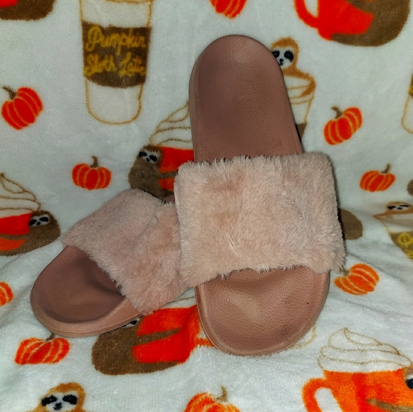 Fluffy slides - Picture 1 of 2